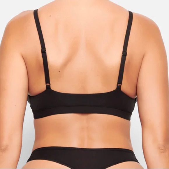 SKIMS - FOTS EVERYBODY TRIANGLE BRALETTE - Picture 3 of 6